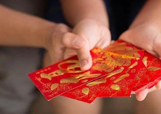 眷注员工怙恃，，，，为员工怙恃设置眷注金制度